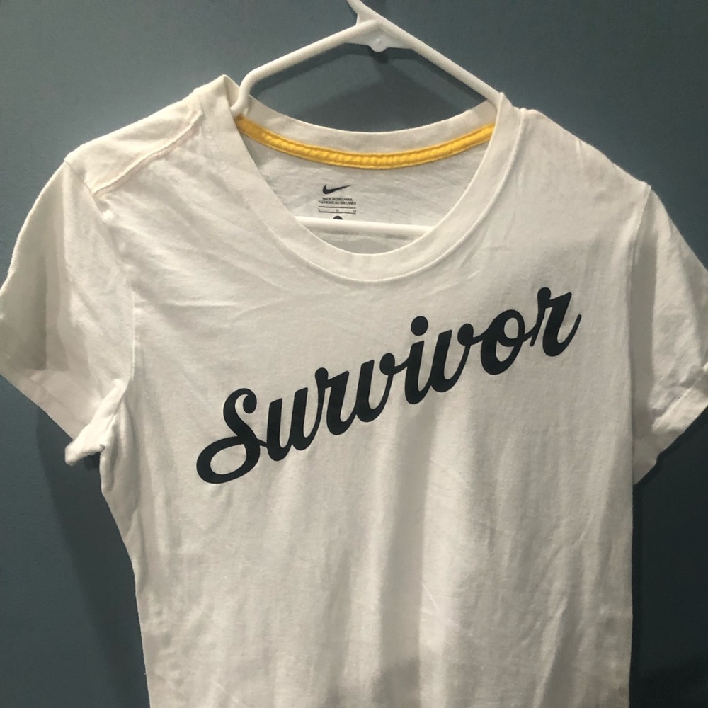 Women’s large Nike tee